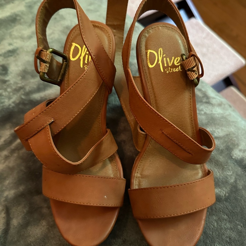 Olive Street Platform Shoes -8